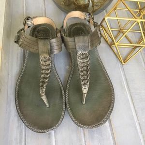 Frye Alessia Artisanal T Strap Sandal